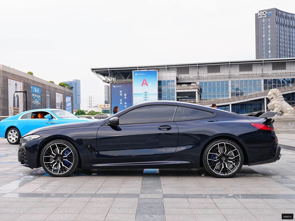 BMW 8-Series 2