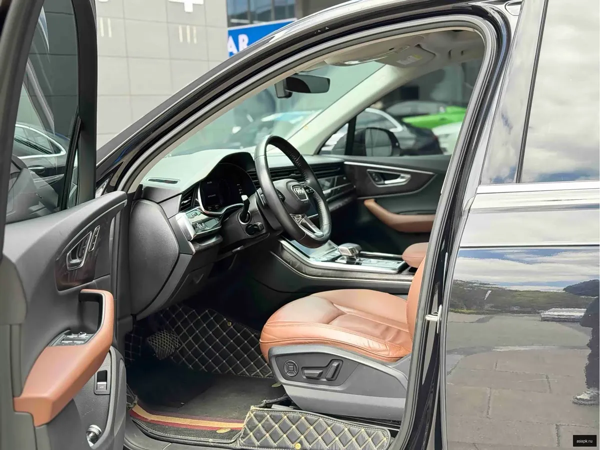 Audi Q7 4