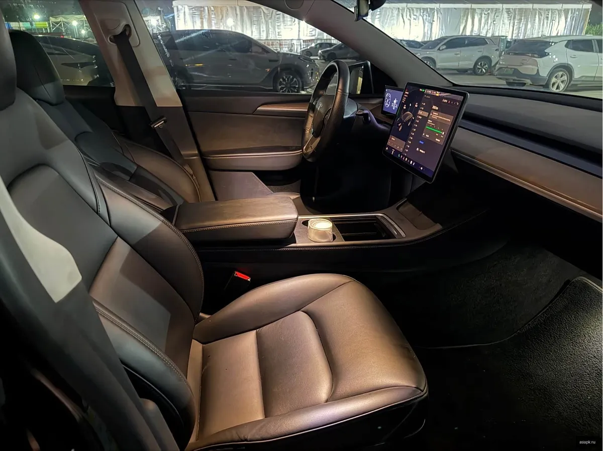 tesla Model Y 5