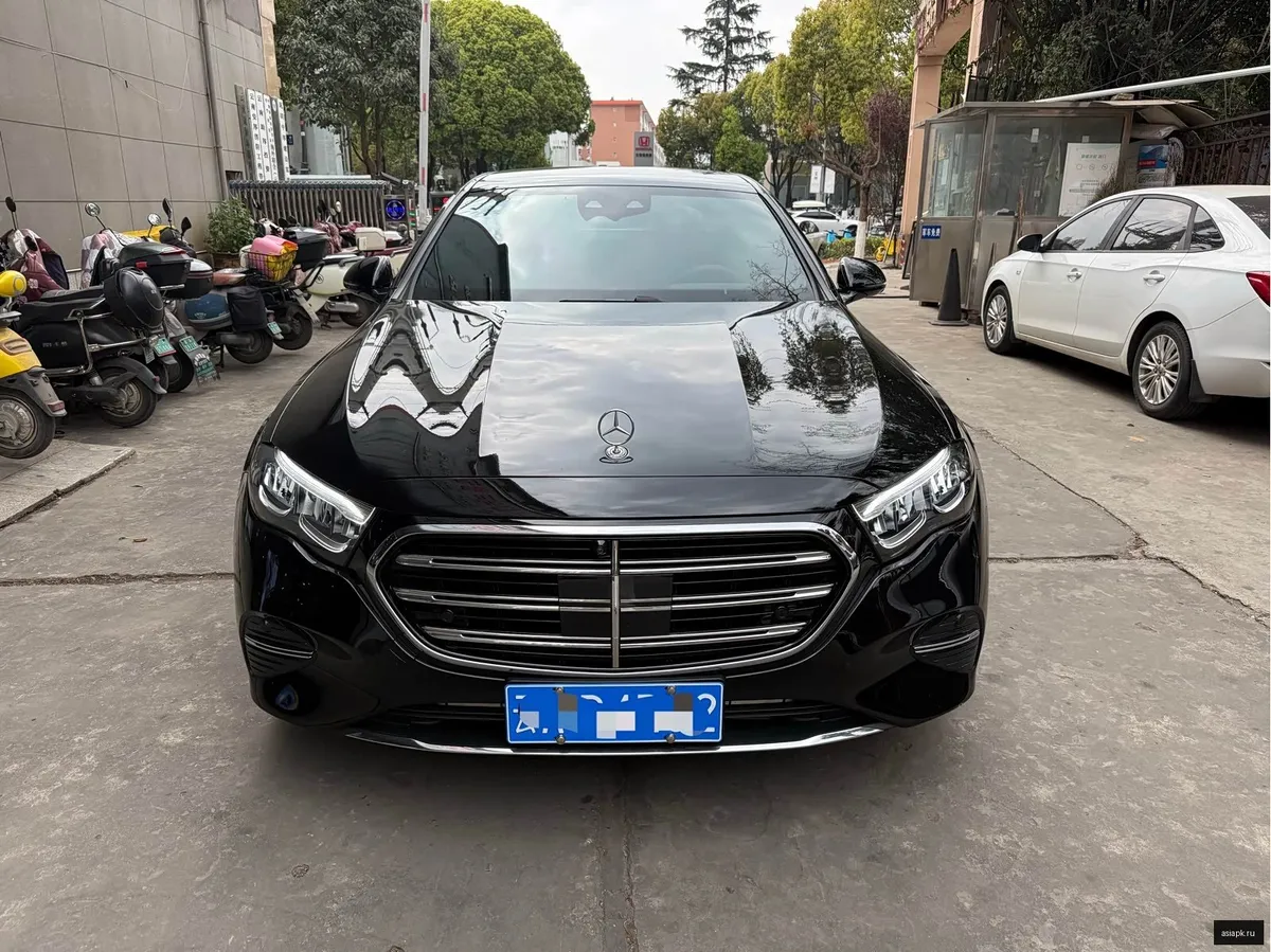 Mercedes-Benz E-Class 2