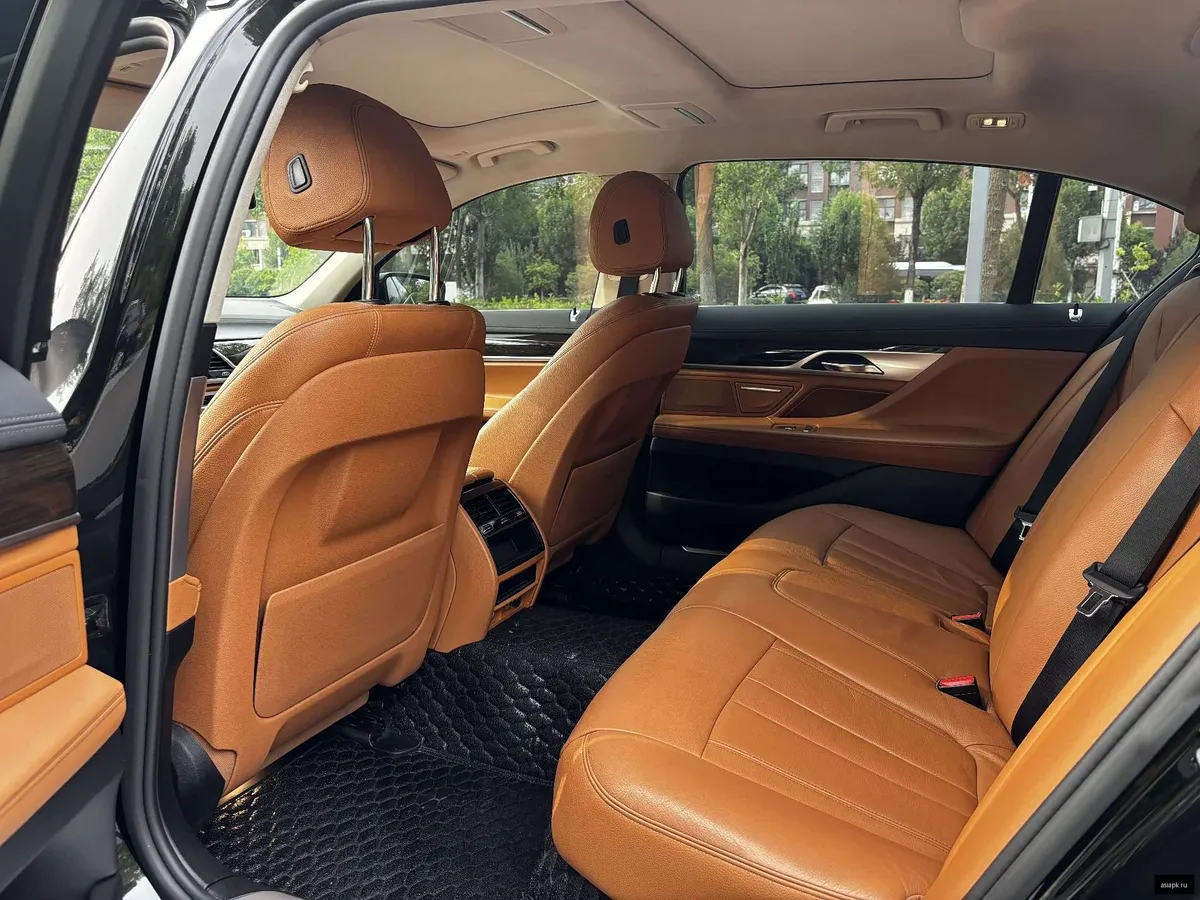 BMW 7-Series 5