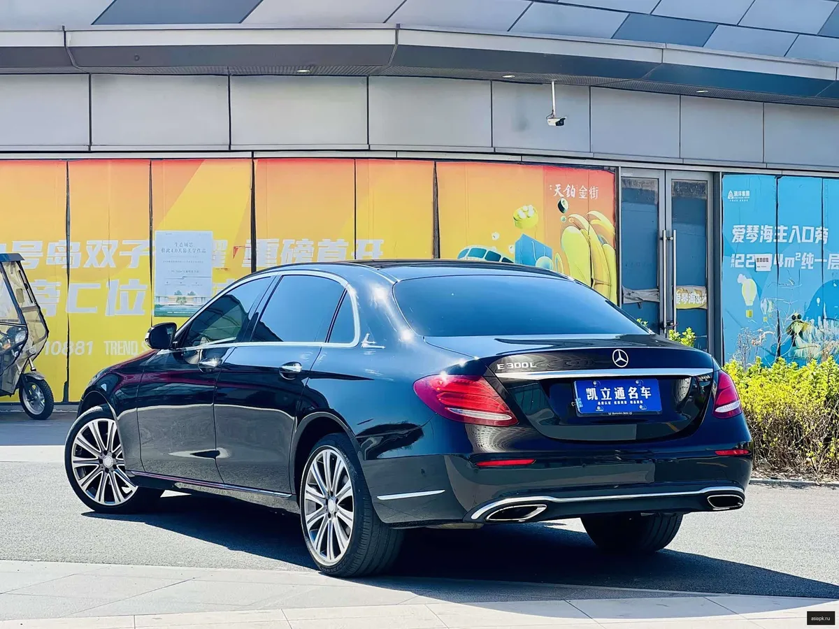 Mercedes-Benz E-Class 4