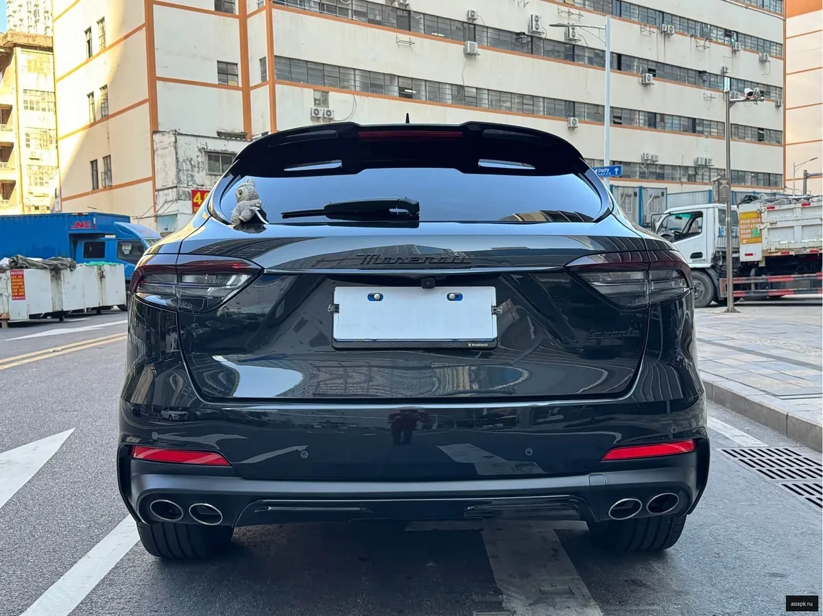 Maserati Levante 5