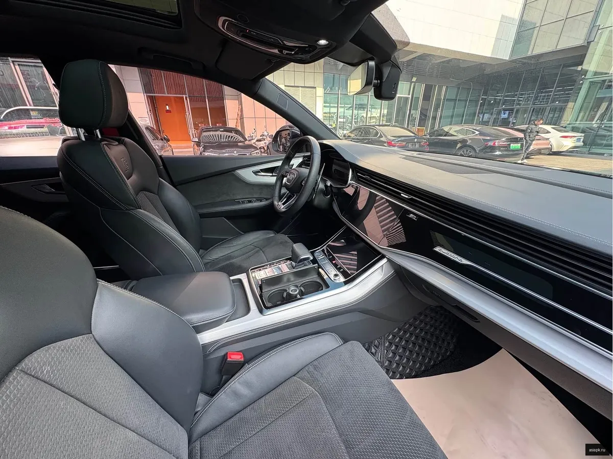 Audi Q8 3