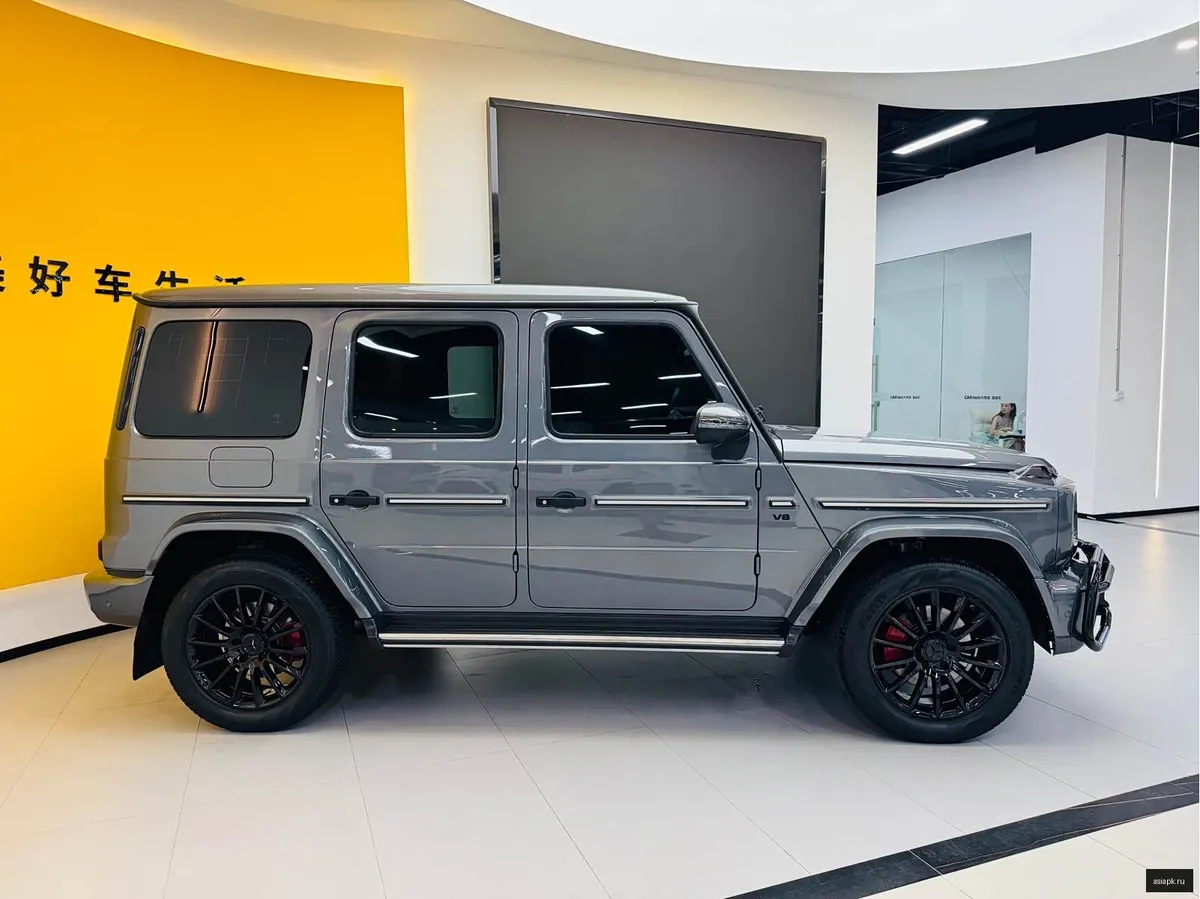 Mercedes-Benz G-Class 4