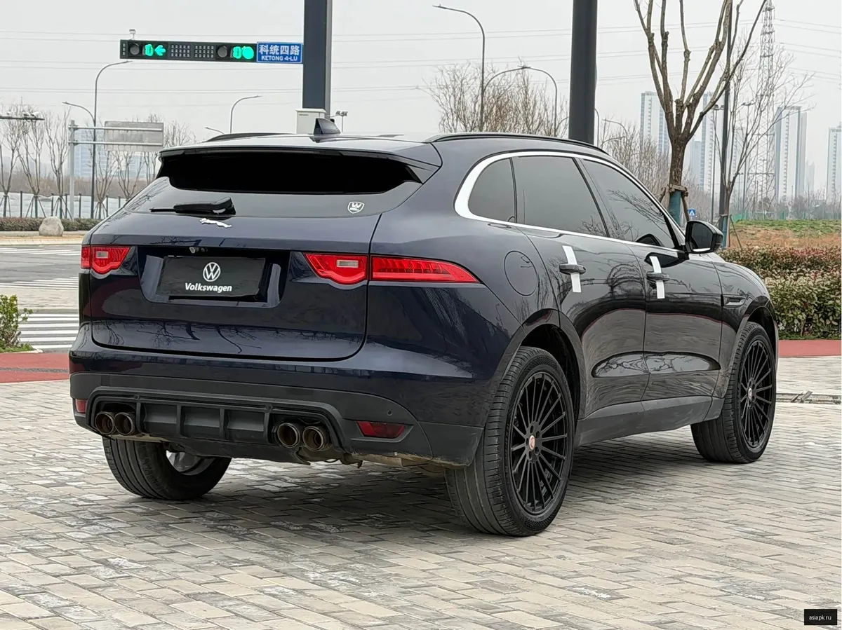 Jaguar F-Pace 6