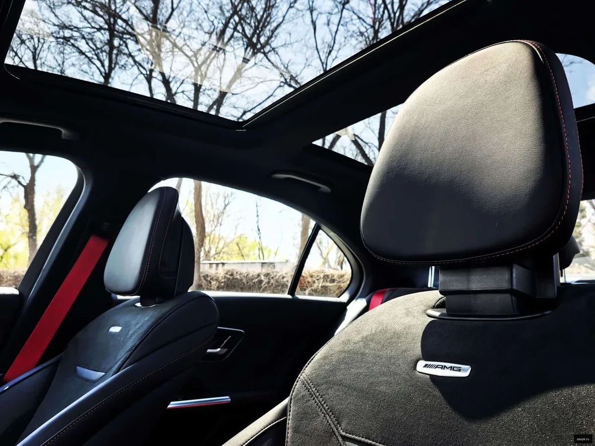 Mercedes-Benz C-Class 4