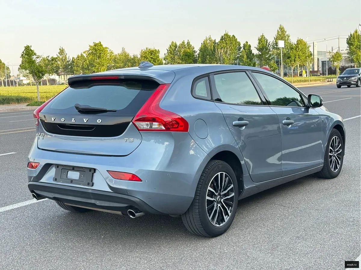 Volvo V40 4