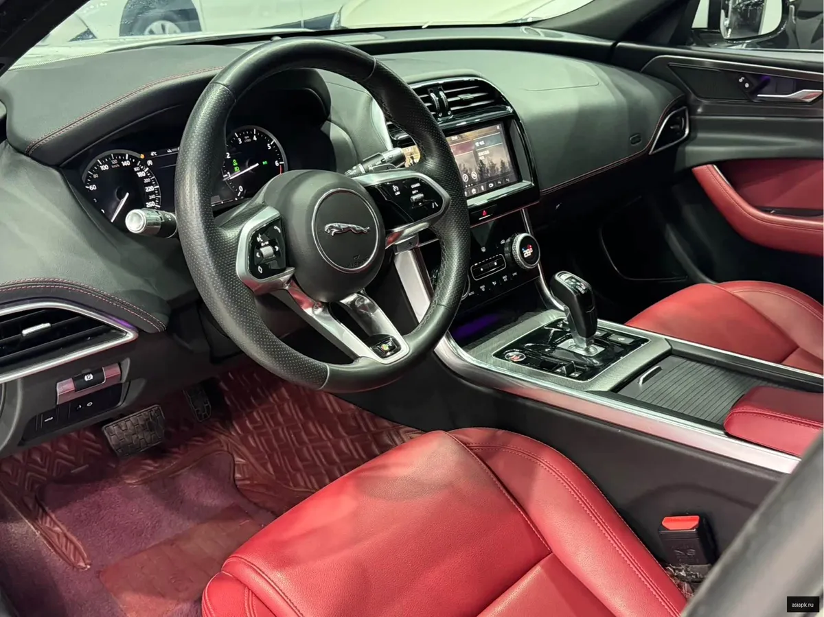 Jaguar XE 6
