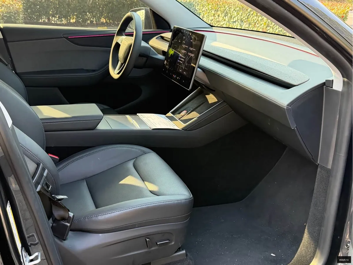 tesla Model Y 6