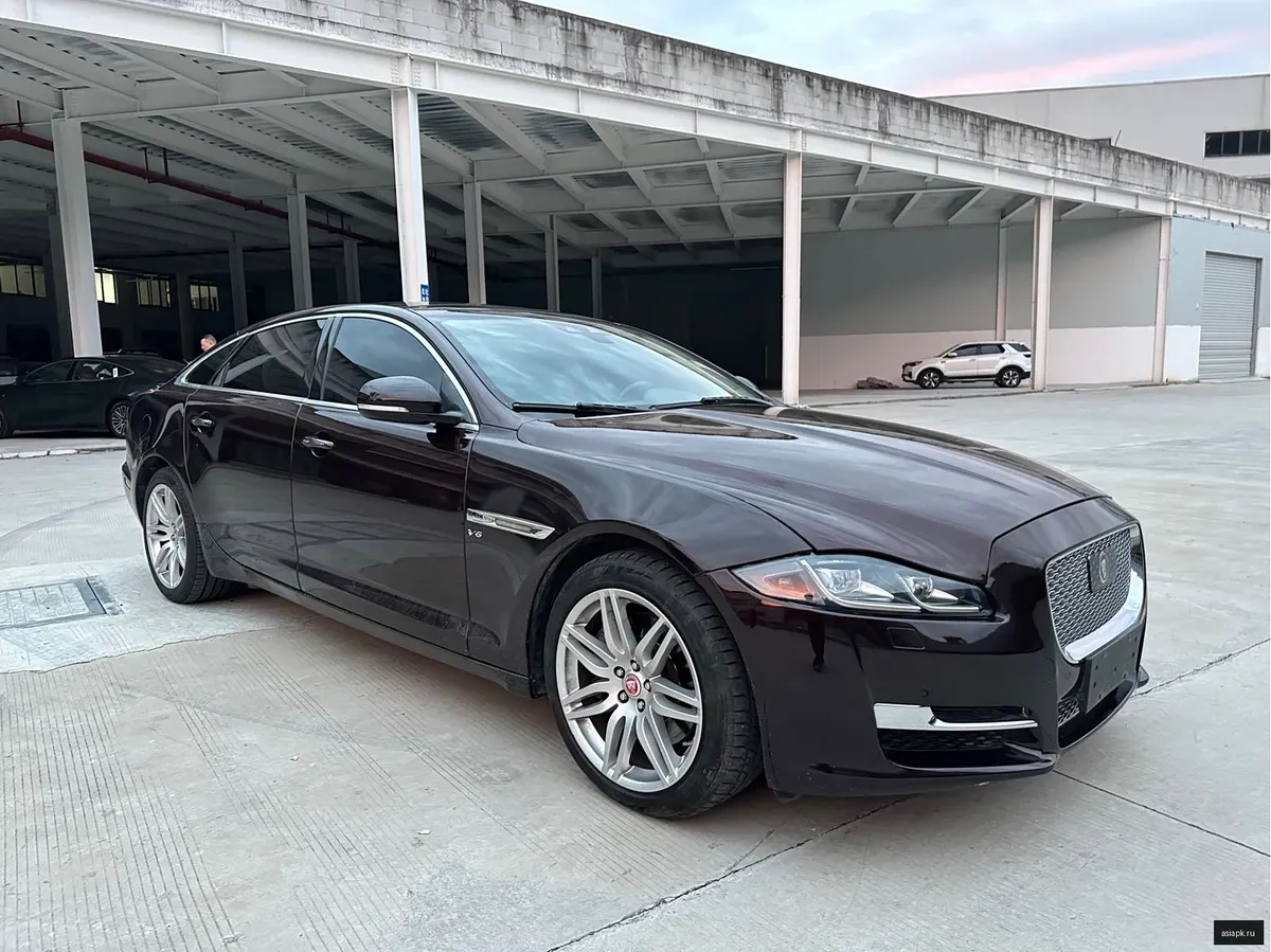 Jaguar XJ 3