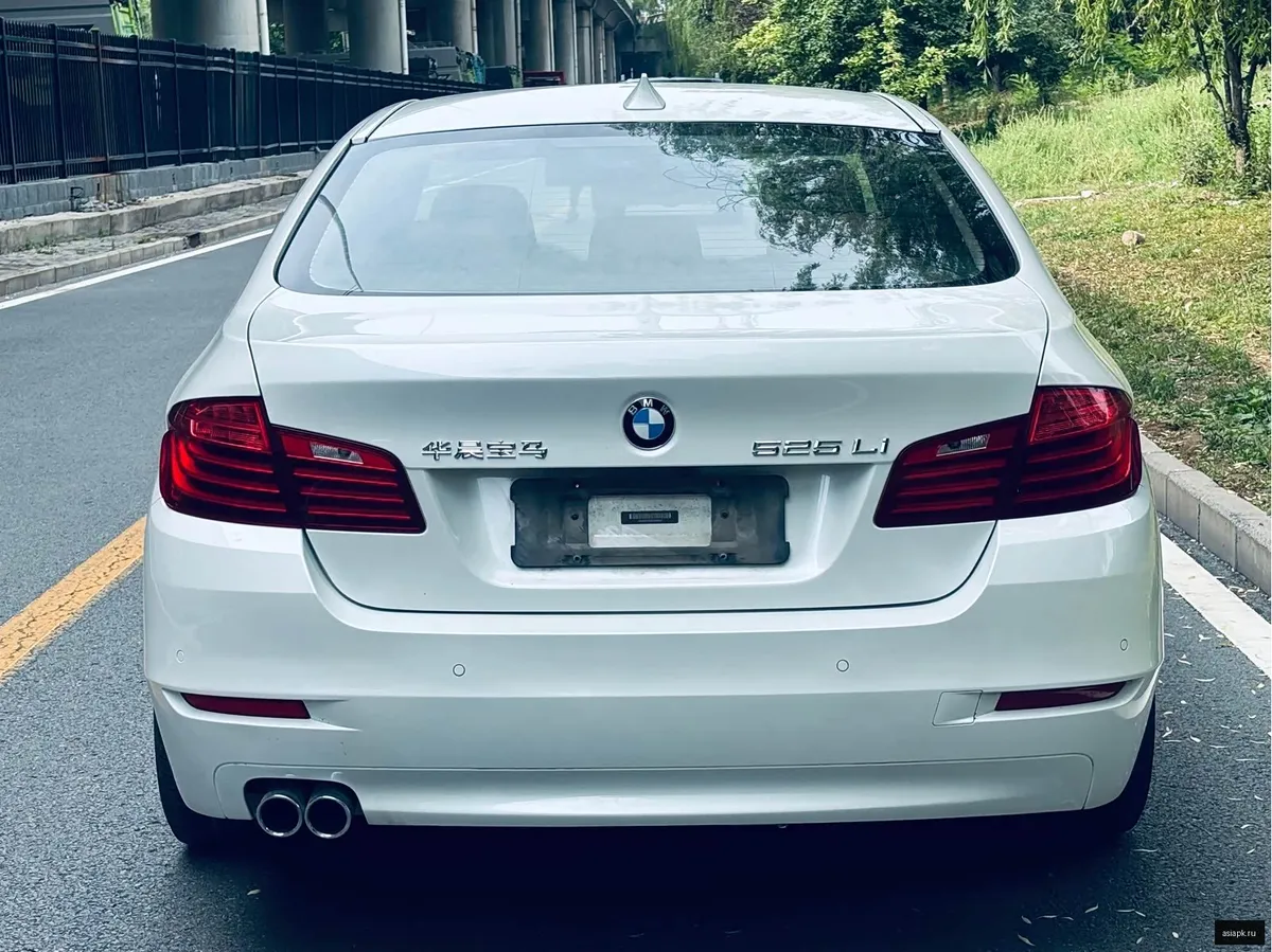 BMW 5-Series 4