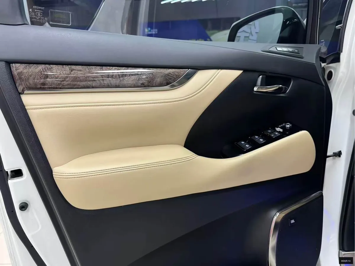 Toyota Vellfire 6