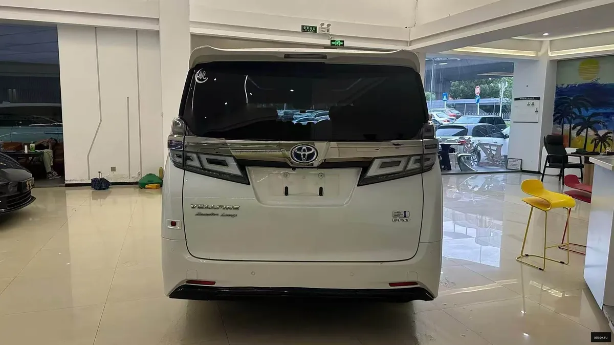 Toyota Vellfire 3