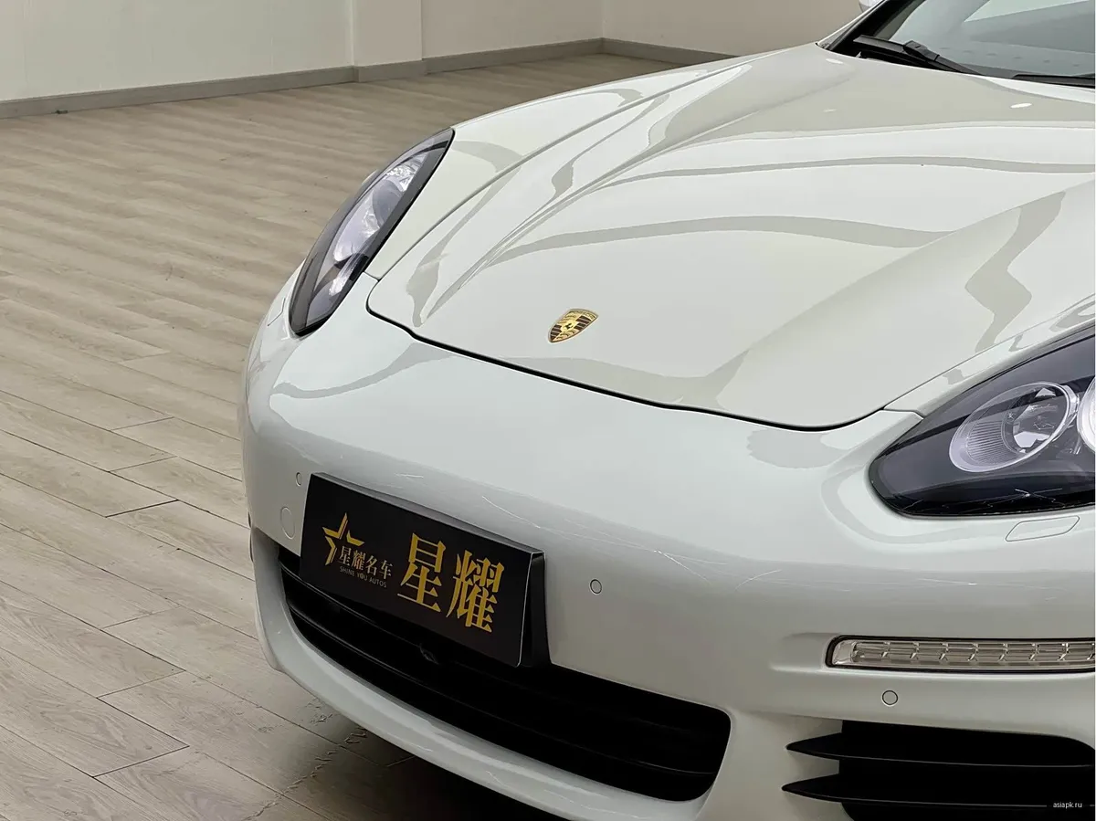 Porsche Panamera 4
