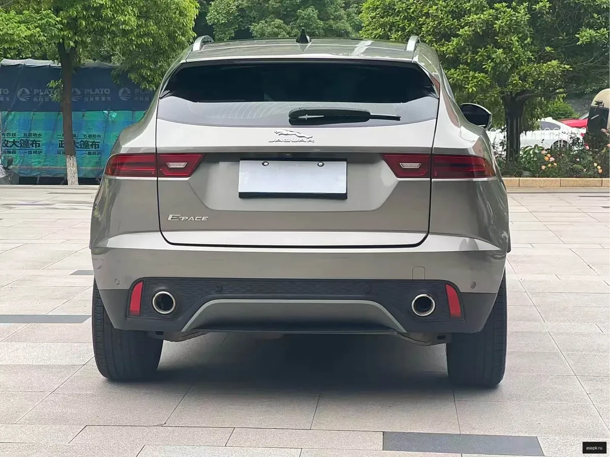 Jaguar E-Pace 5