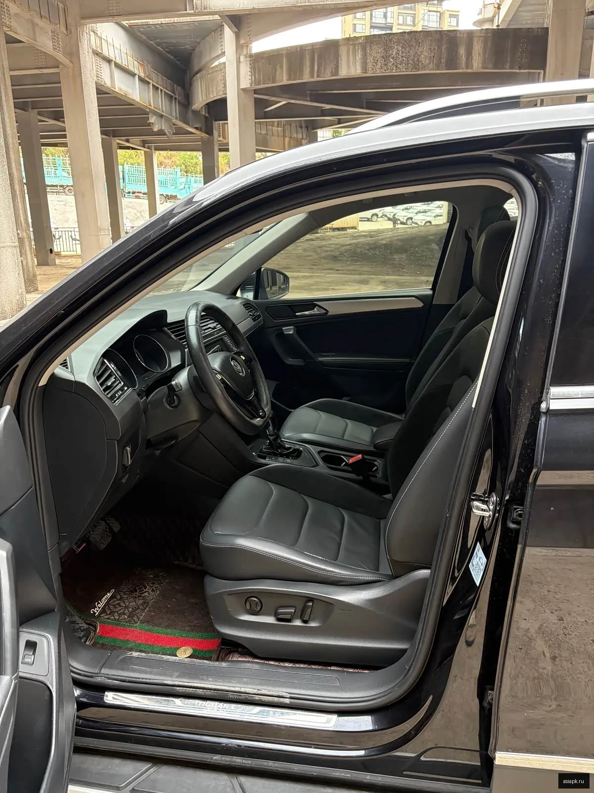Volkswagen Tiguan L 4