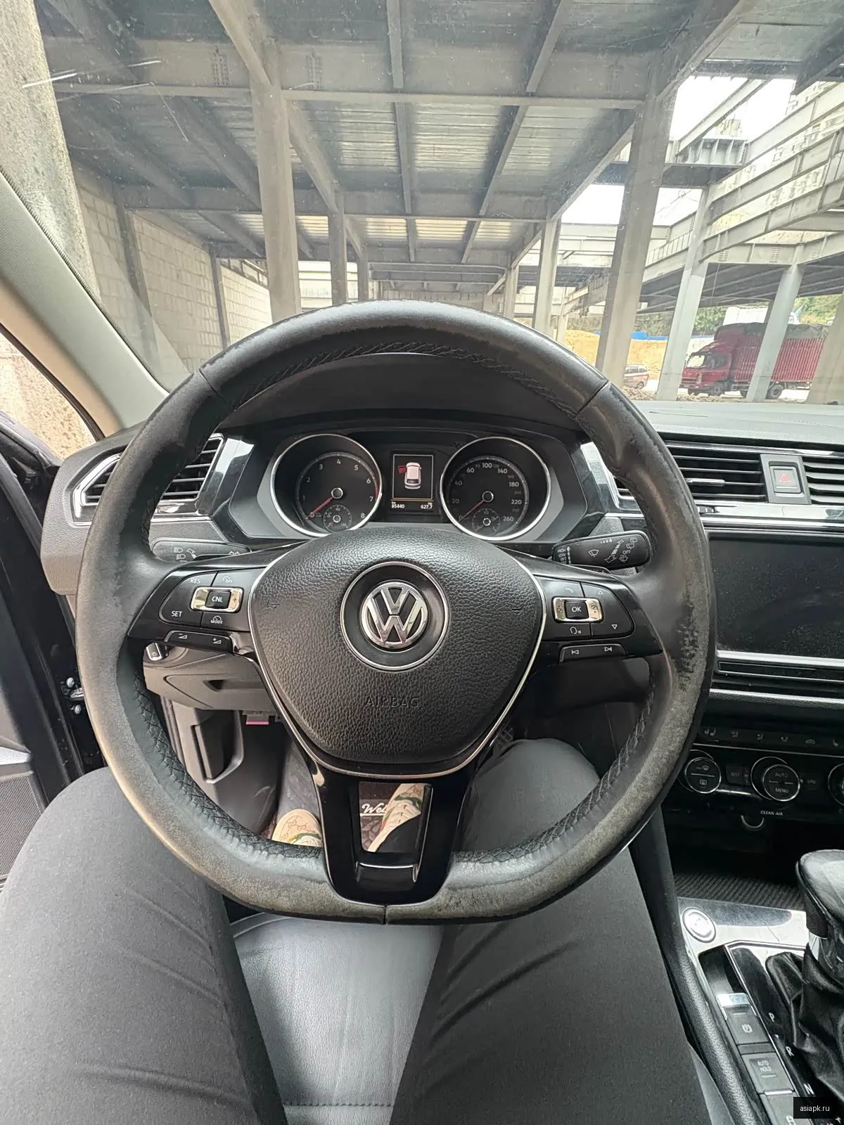 Volkswagen Tiguan L 5