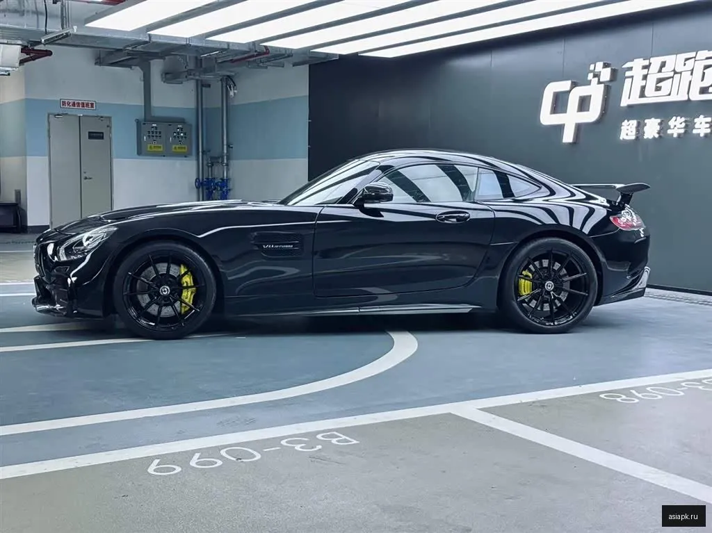 Mercedes-Benz AMG GT 4