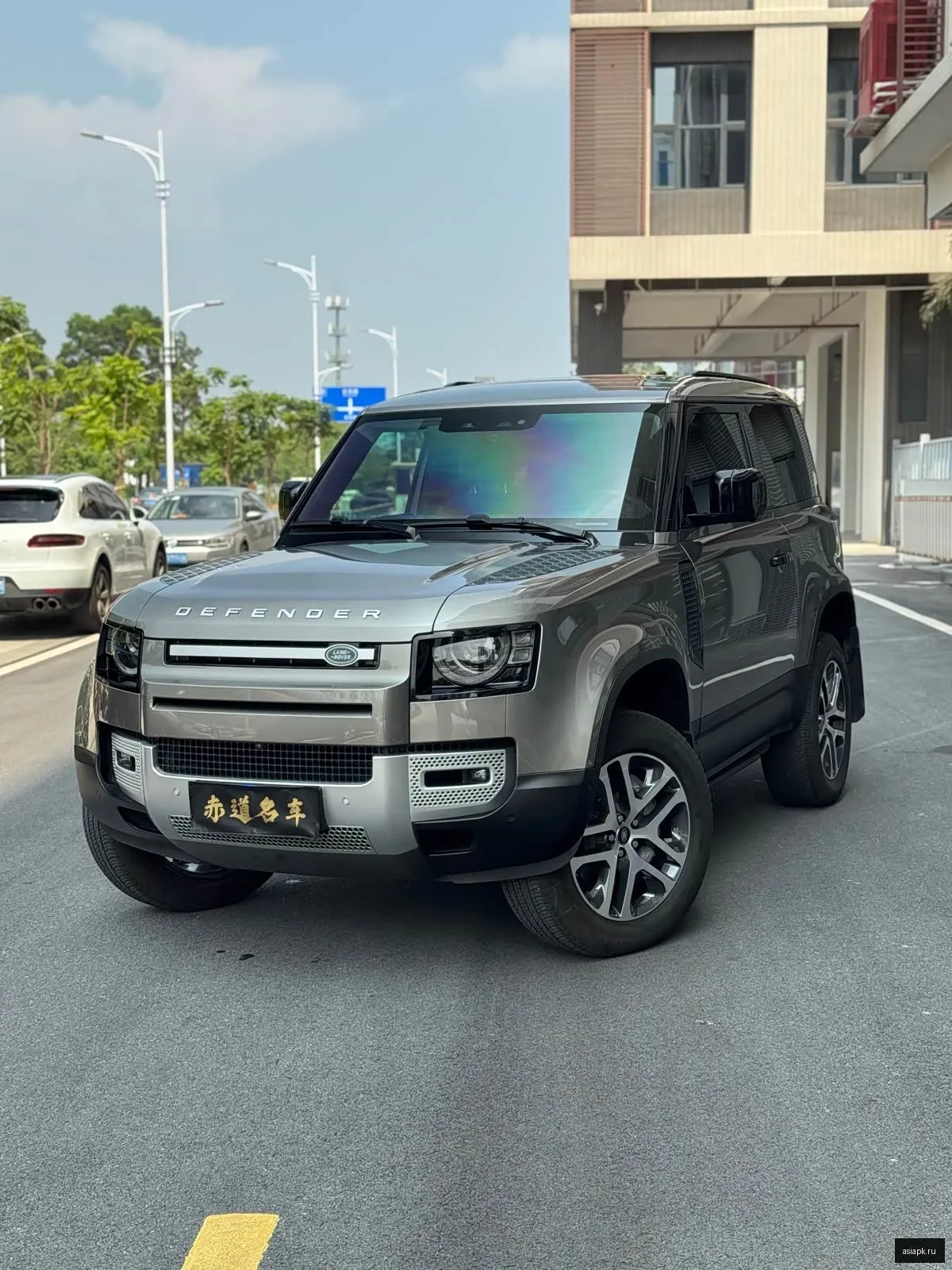 Land Rover Defender 5