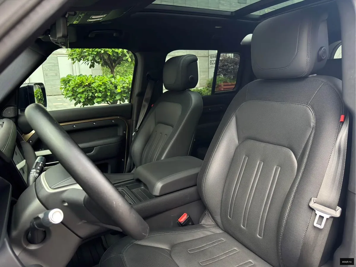 Land Rover Defender 4