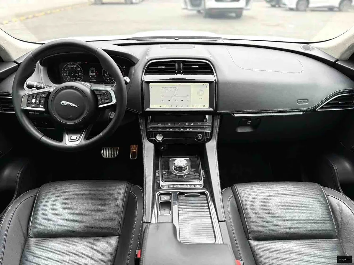 Jaguar F-Pace 3