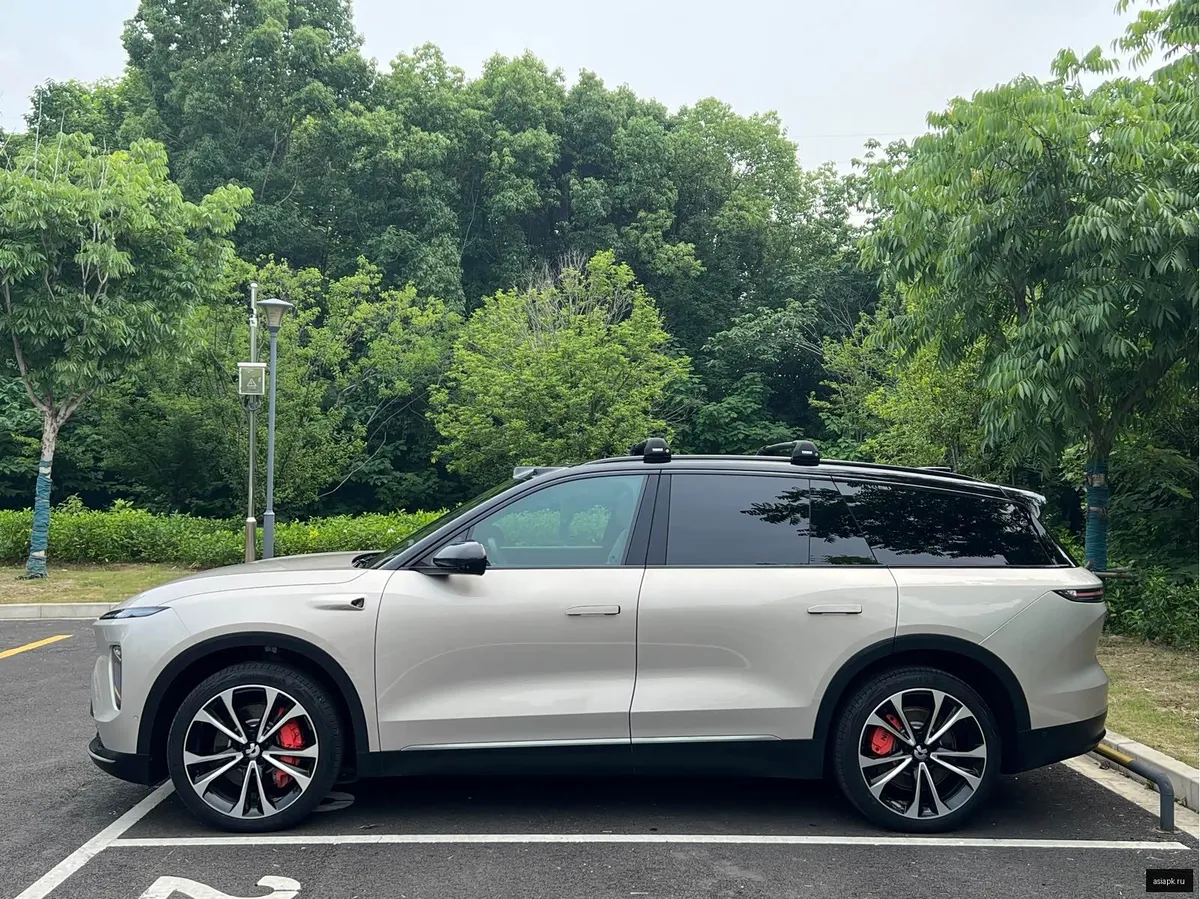 nio ES8 4