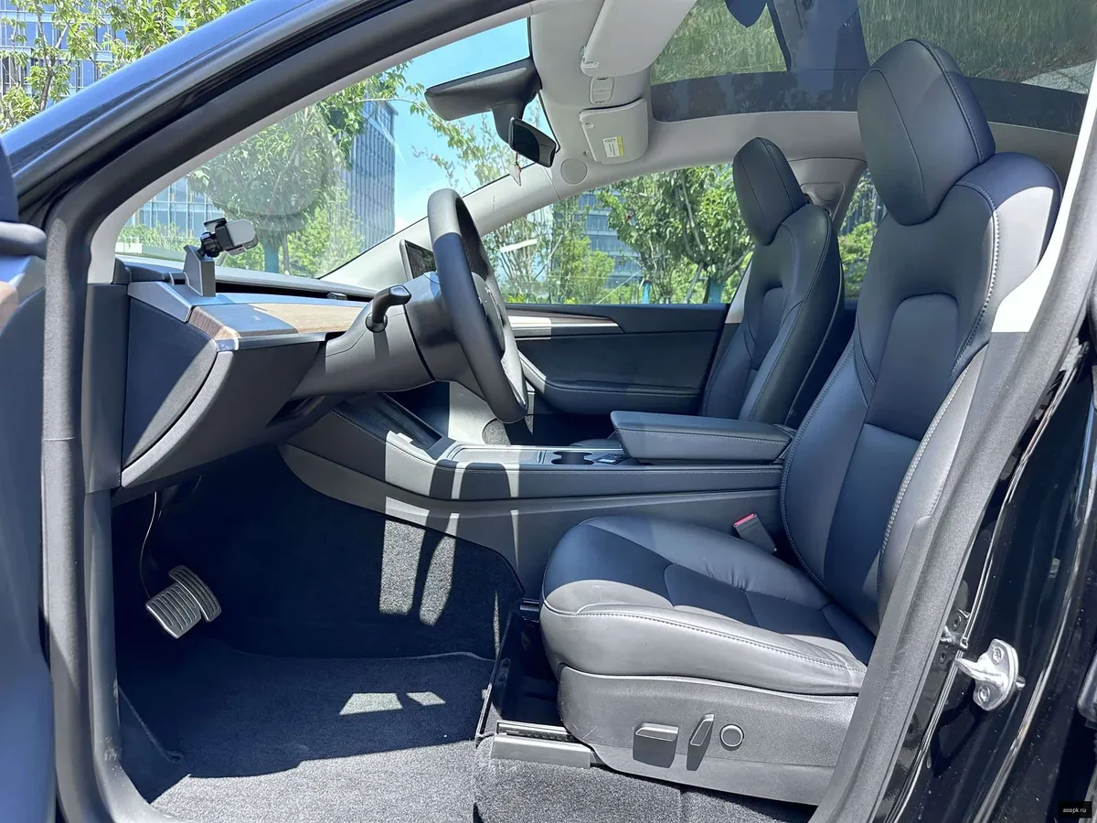 tesla Model Y 5