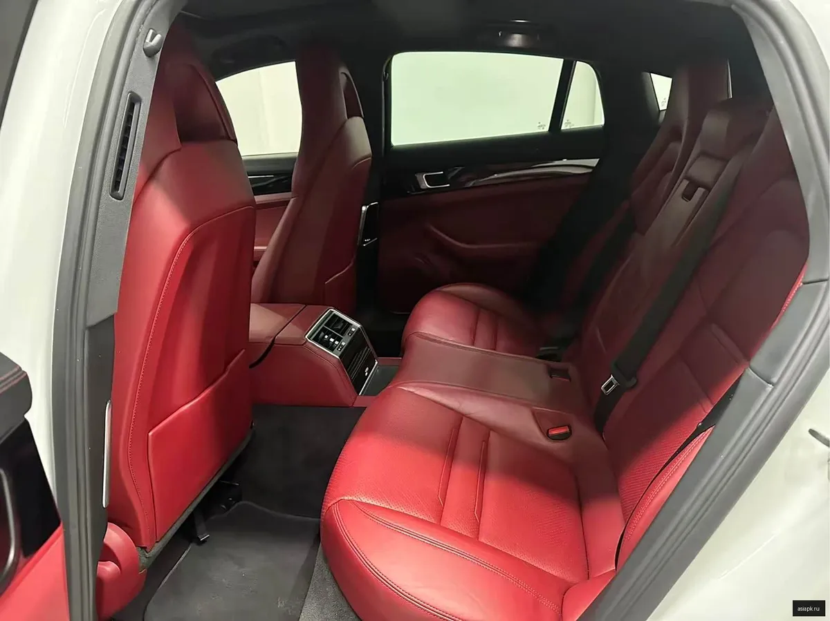 Porsche Panamera 6