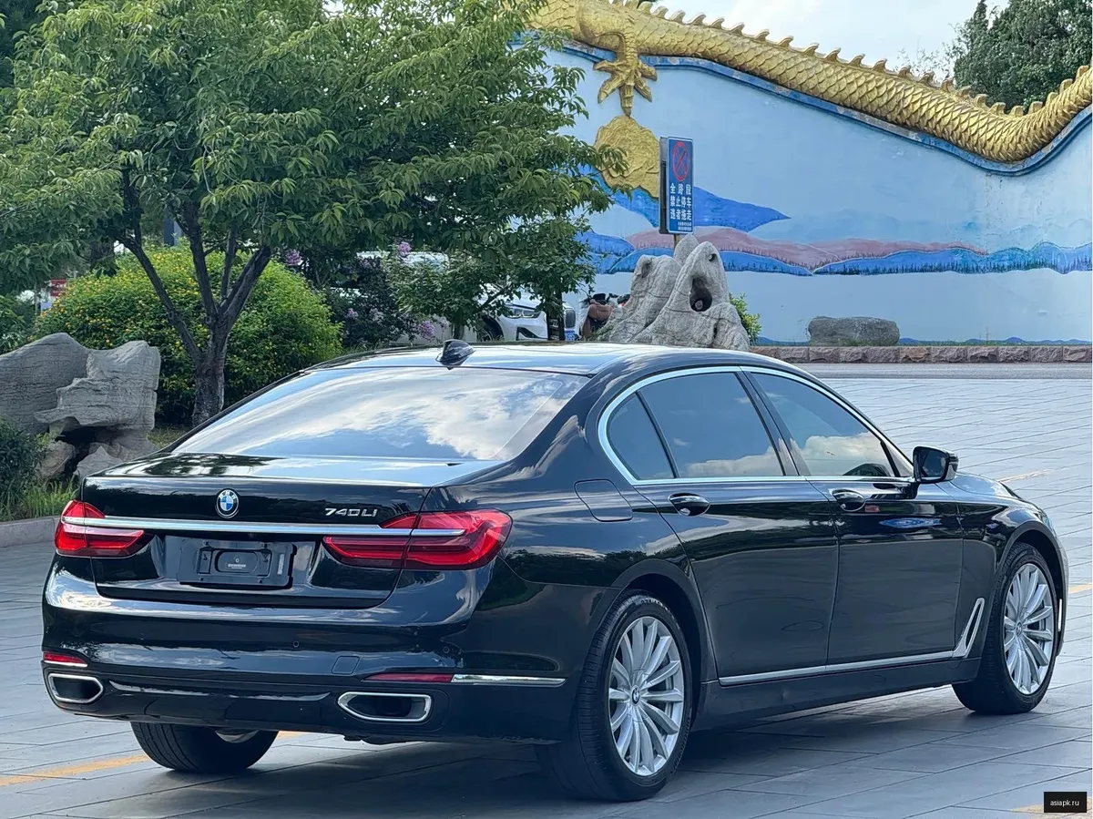 BMW 7-Series 5