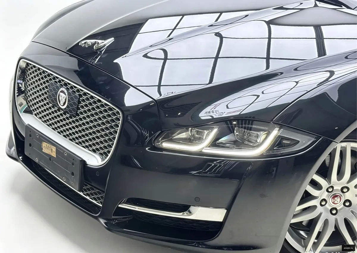 Jaguar XJ 6