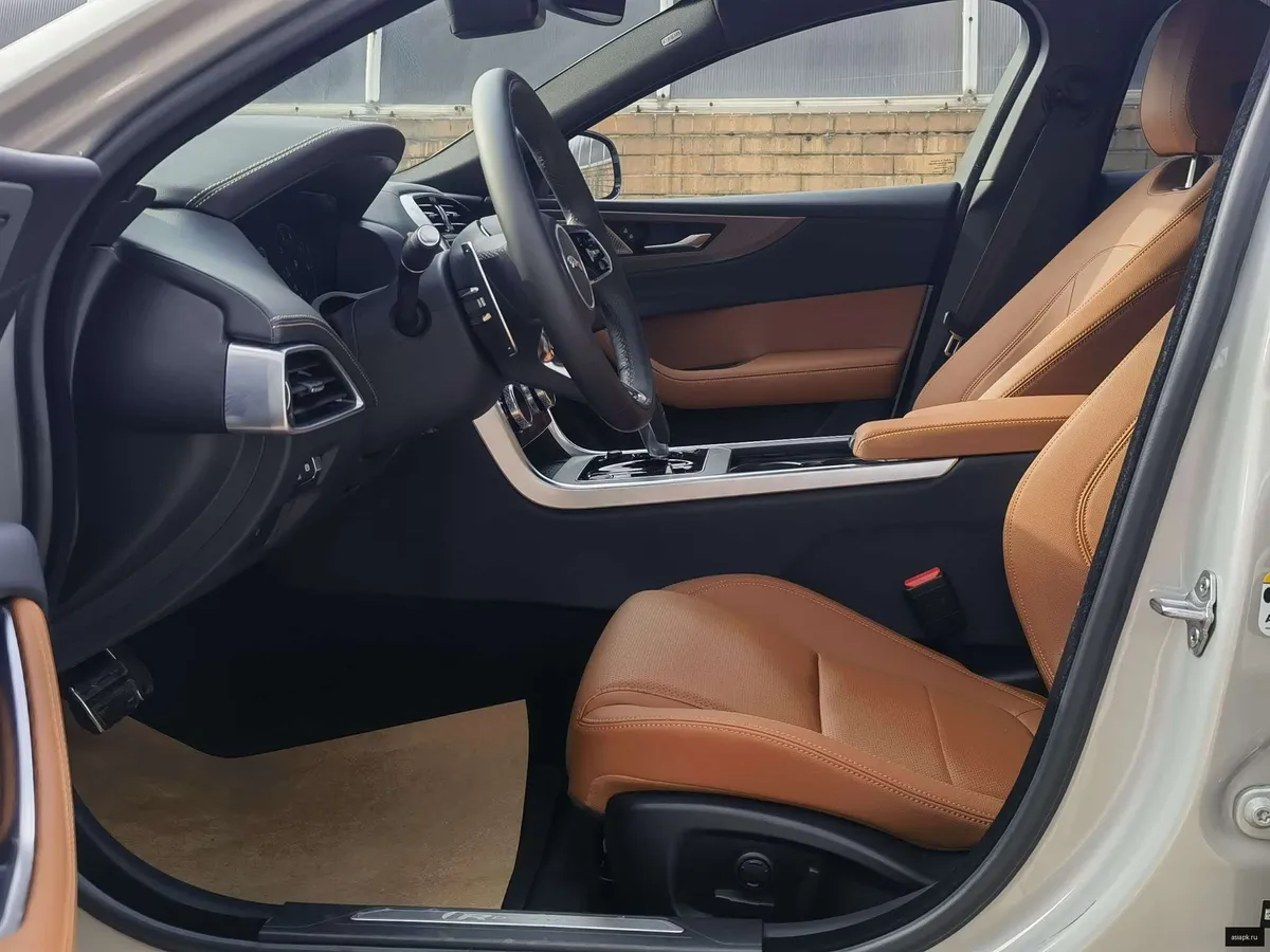 Jaguar XE 5