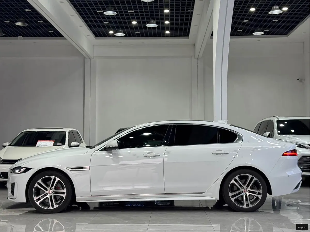 Jaguar XE 5
