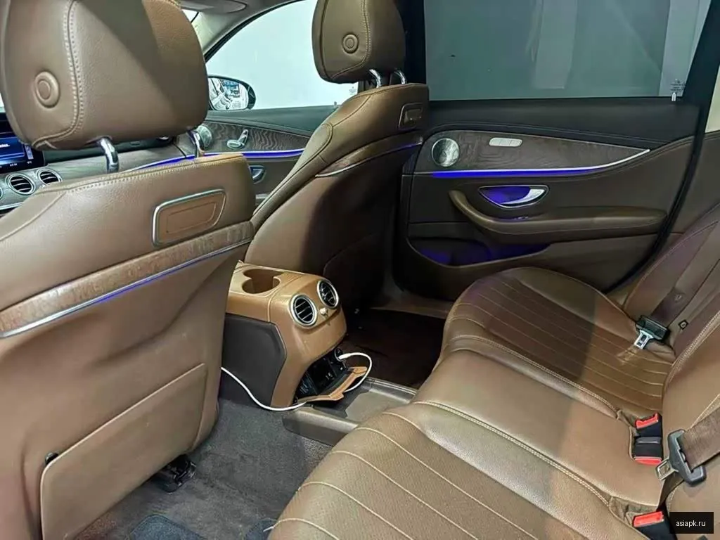 Mercedes-Benz E-Class 6