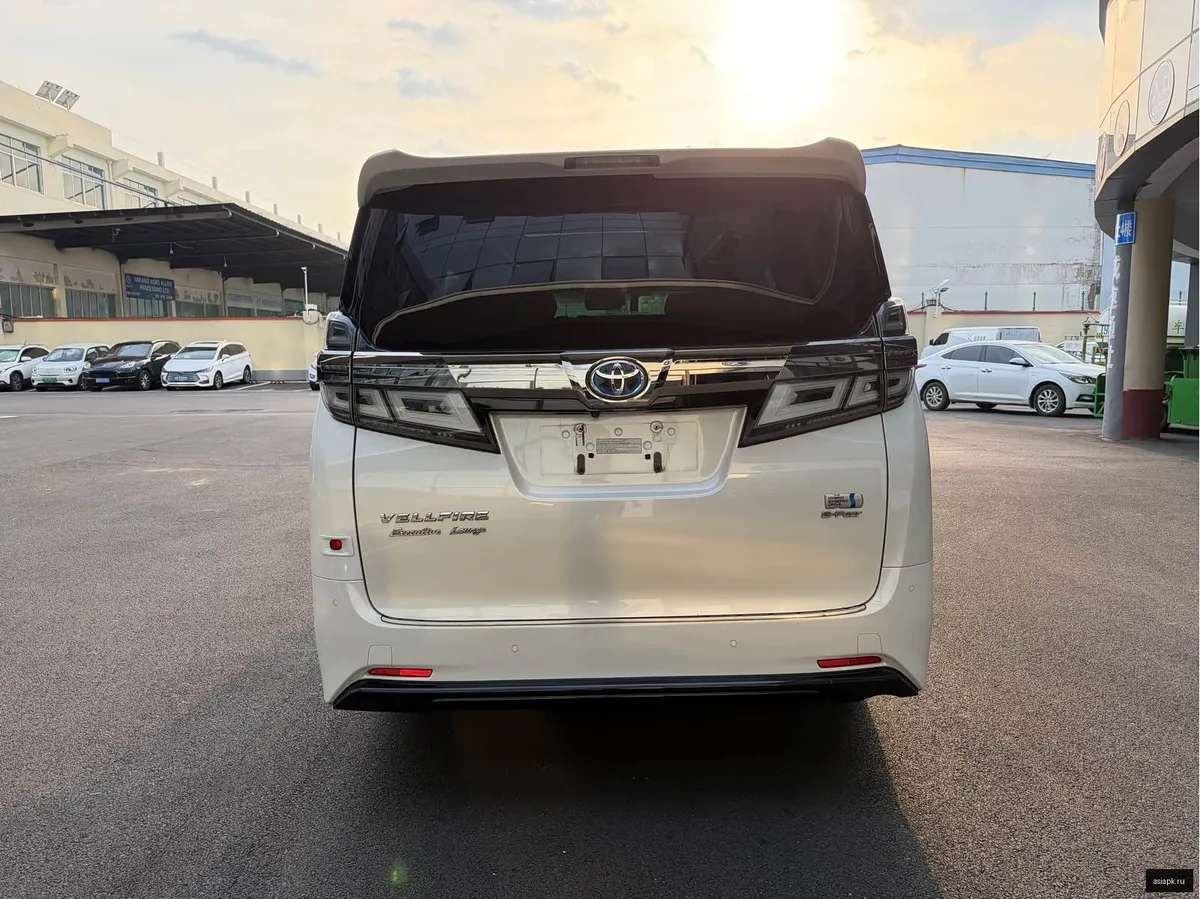 Toyota Vellfire 4