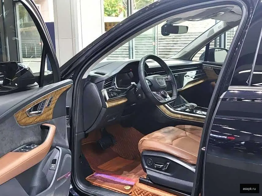 Audi Q7 6
