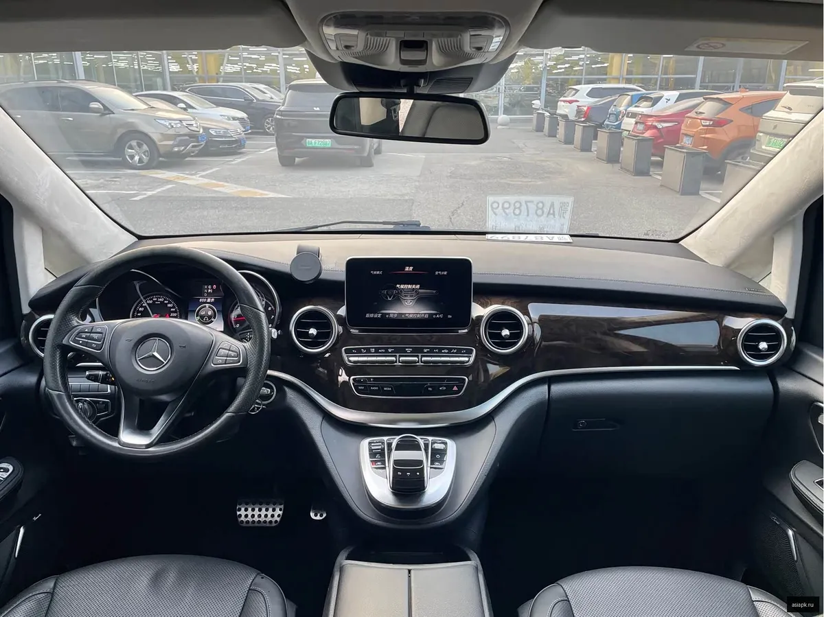 Mercedes-Benz V-Class 3