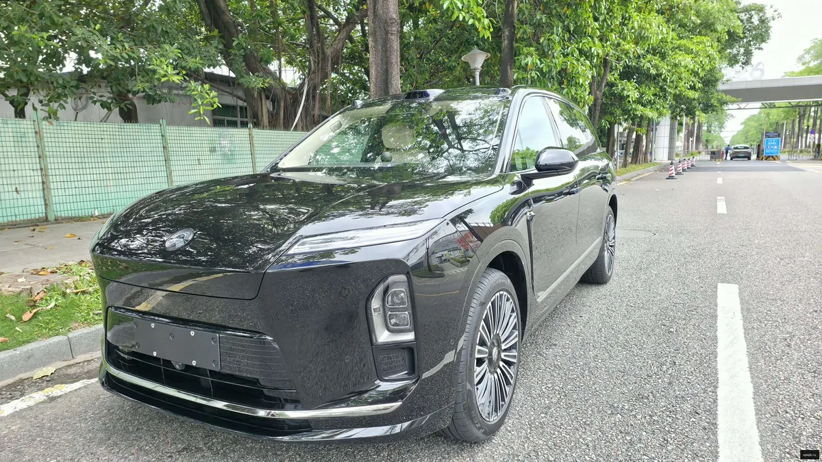 nio ES8 6