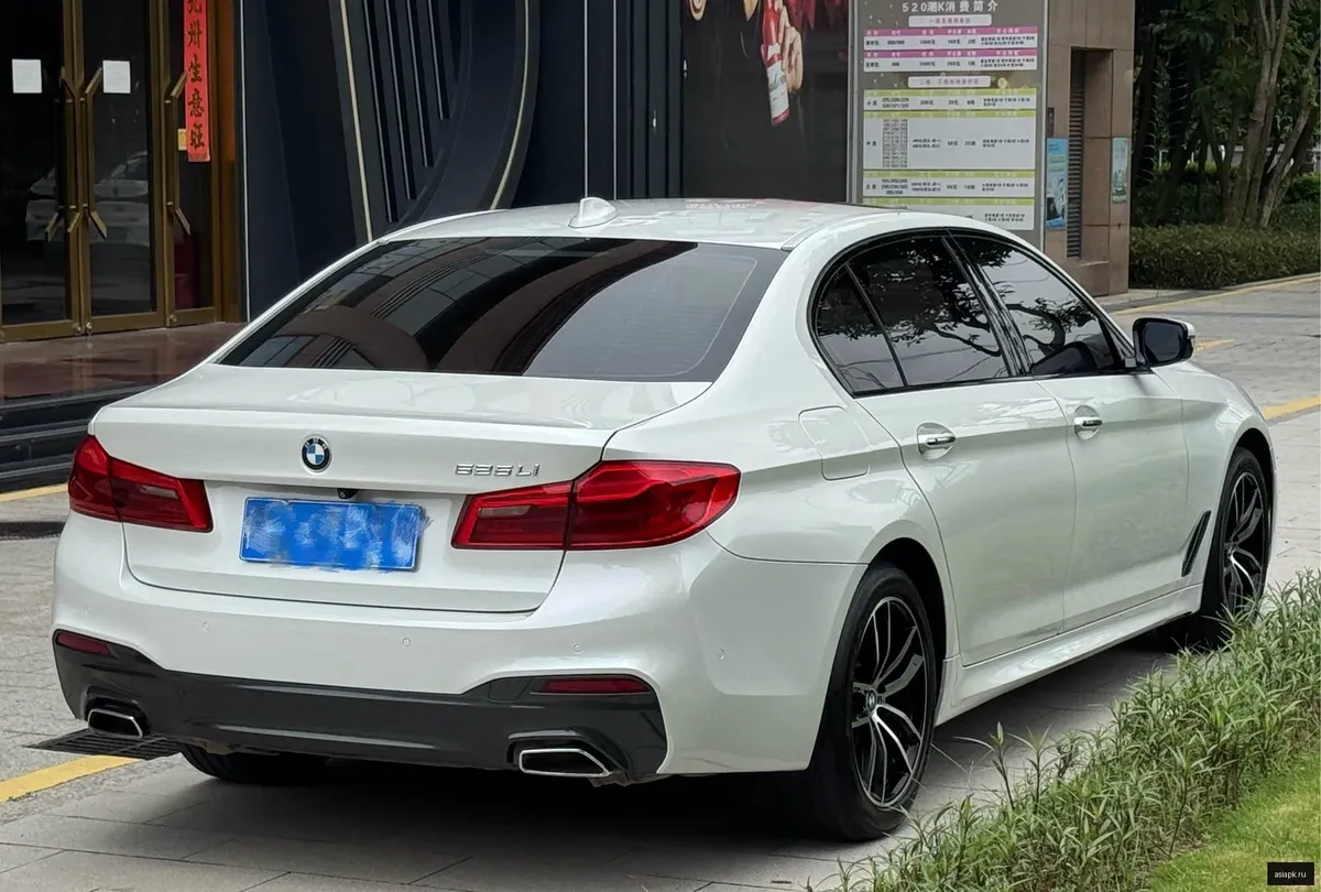 BMW 5-Series 4