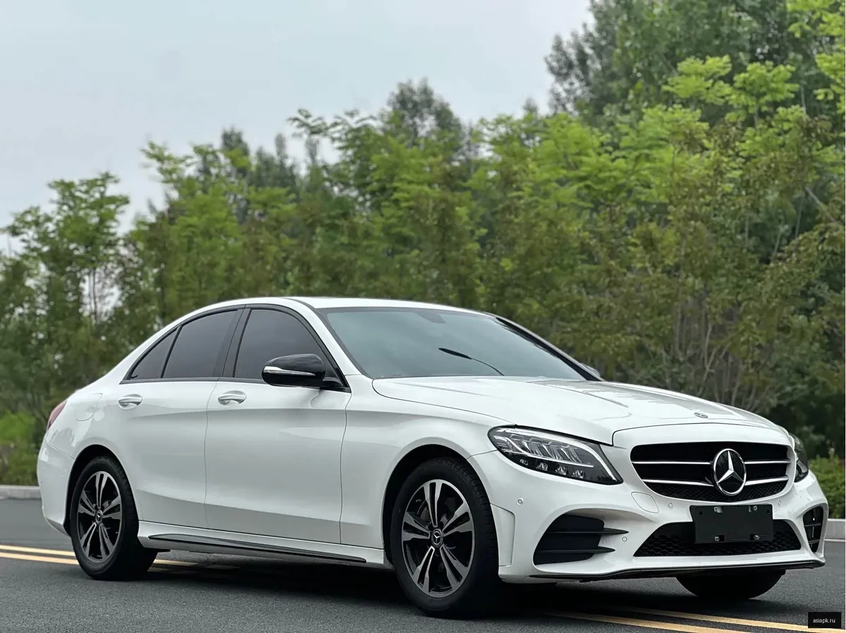 Mercedes-Benz C-Class 3