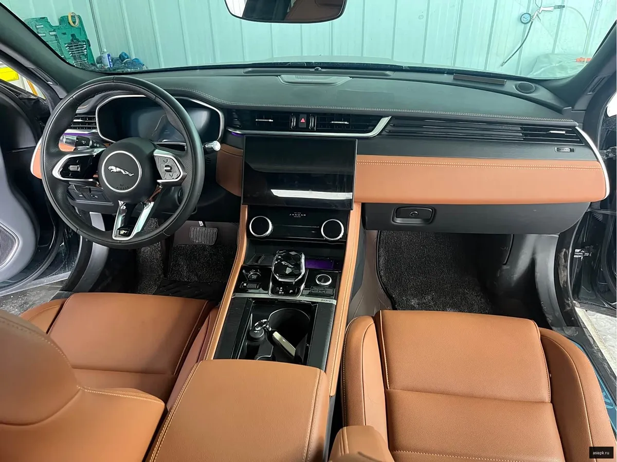 Jaguar XF 3