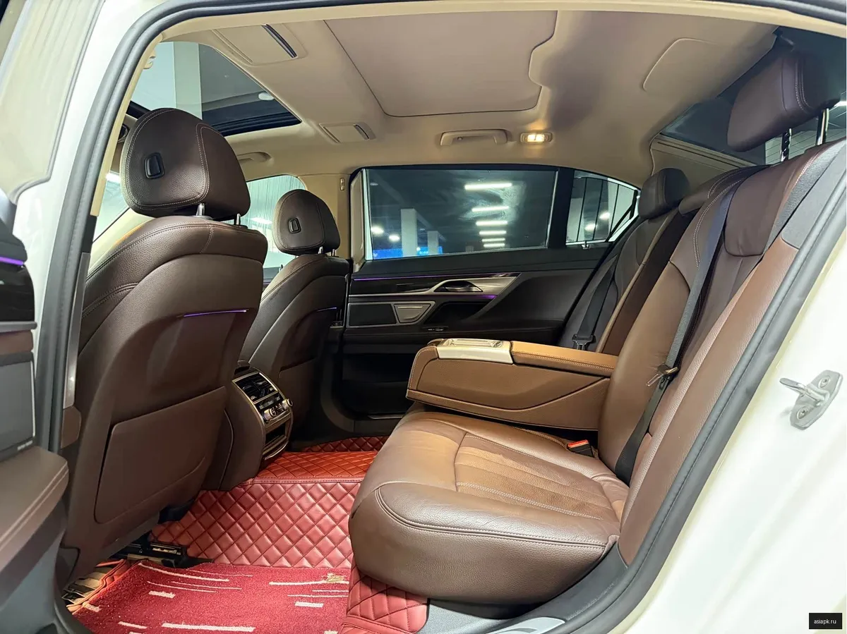 BMW 7-Series 5