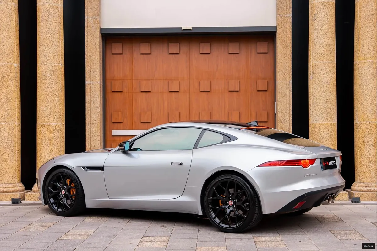 Jaguar F-Type 4