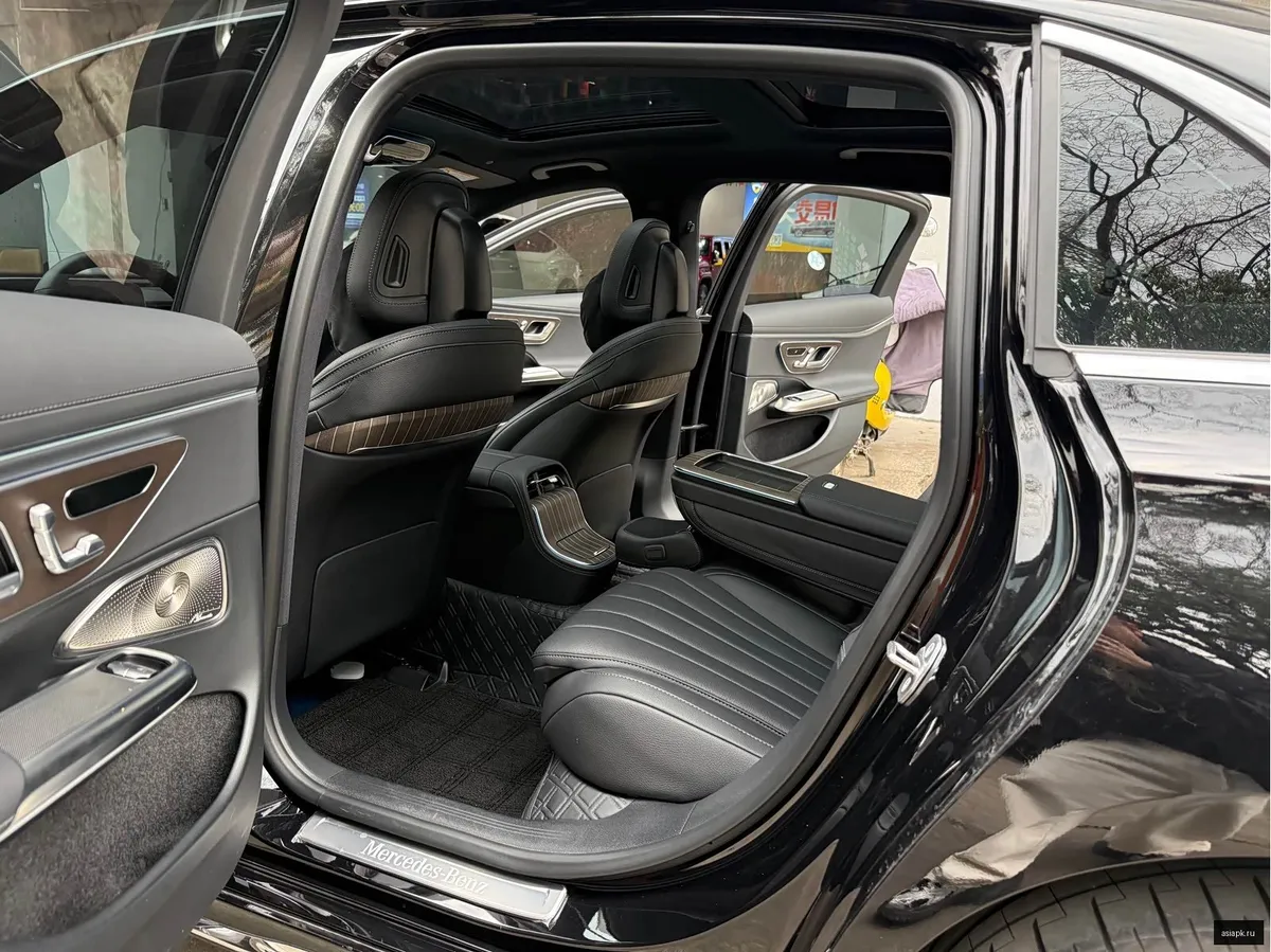 Mercedes-Benz E-Class 5