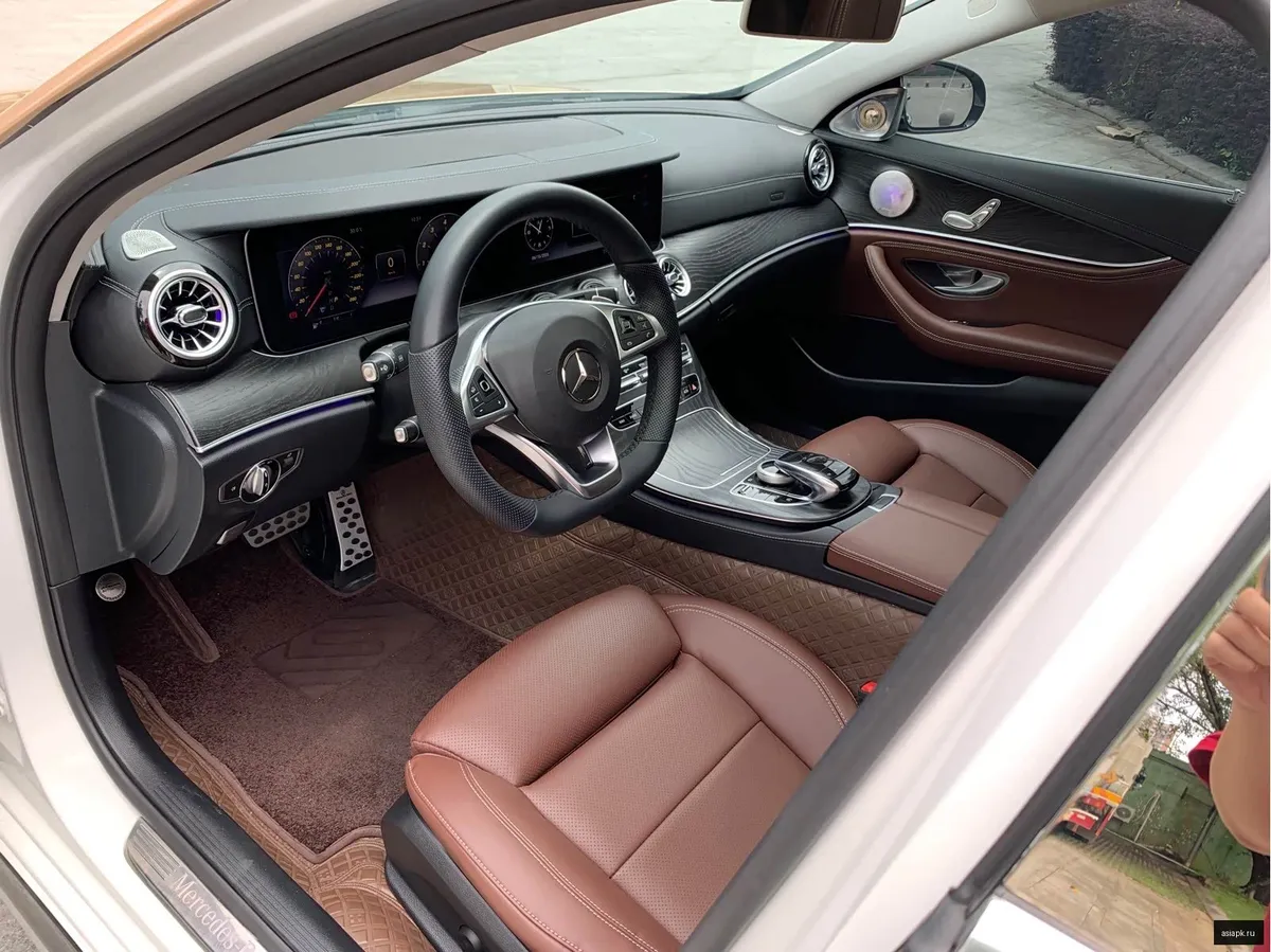 Mercedes-Benz E-Class 3