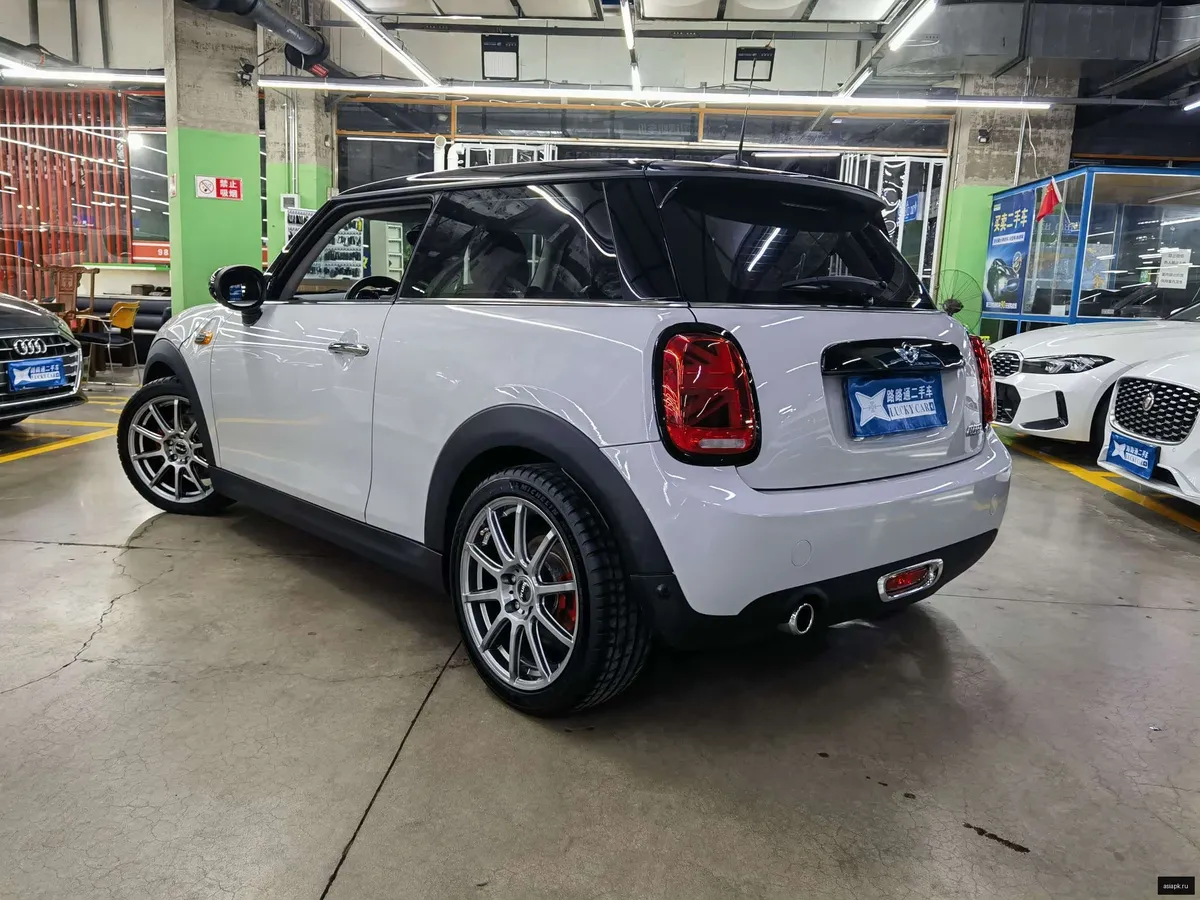 MINI Hatch 4