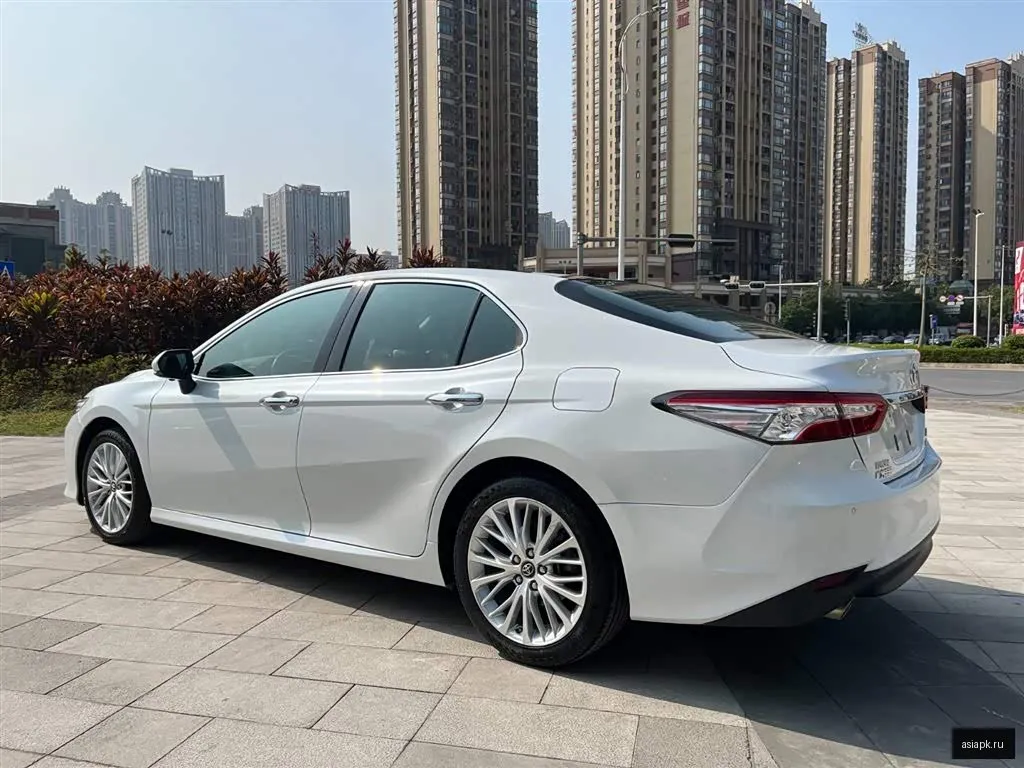 Toyota Camry 4