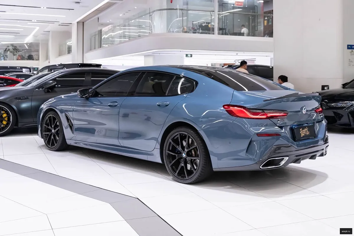 BMW 8-Series 4