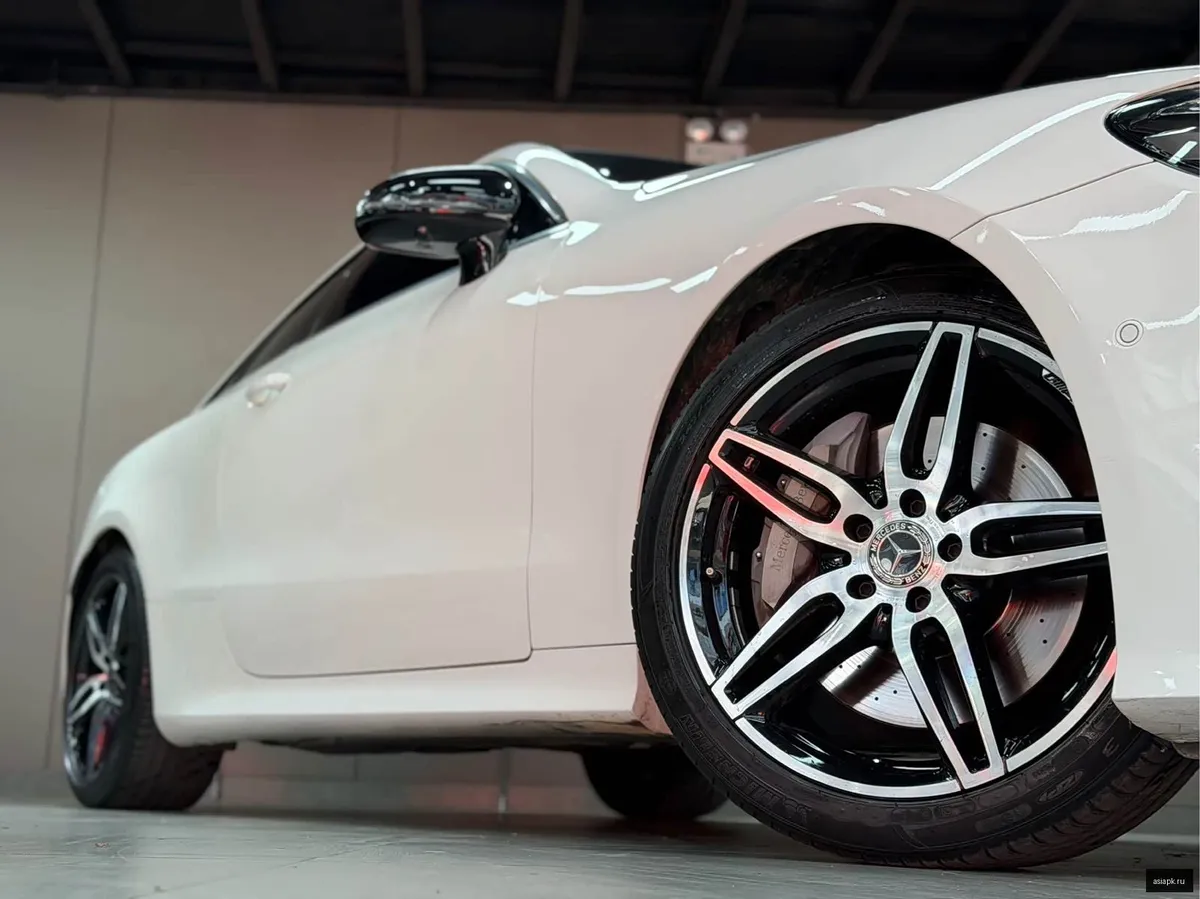 Mercedes-Benz E-Class 4
