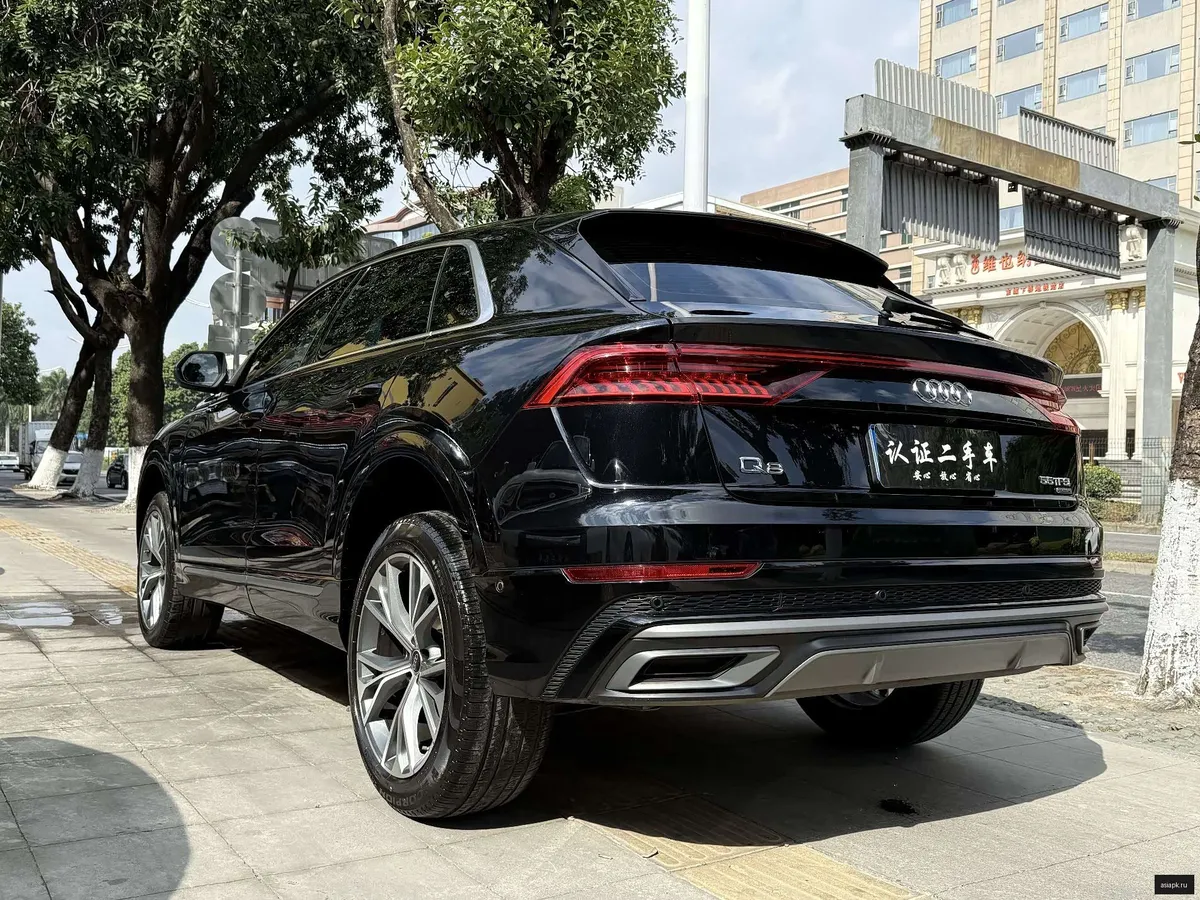 Audi Q8 4